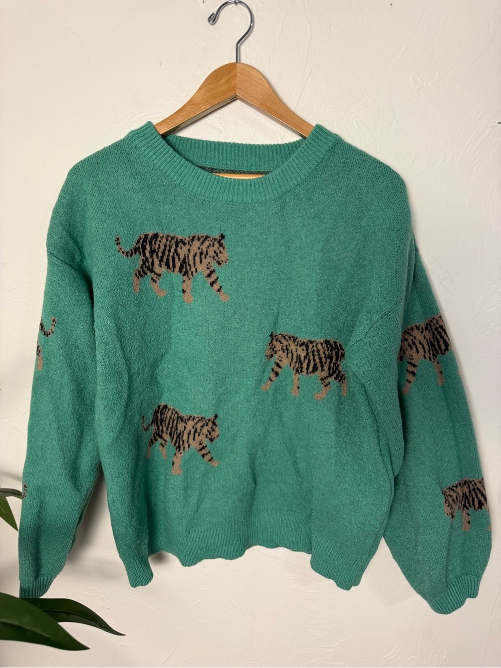 BiBi Green Tiger Print Sweater Size Large Cozy Statement Pullover - Picture 2 of 4